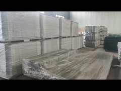 Verzinktes, kletterhemmendes Maschendrahtzaunnetz auf Lager