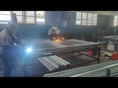 So wurde der 3D-Zaun, der nach Australien verschickt wurde, geschweißt.