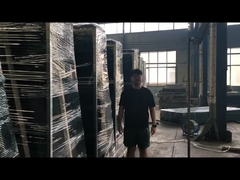 Schwarzer Anti-Kletterzaun mit vertikaler Stütze