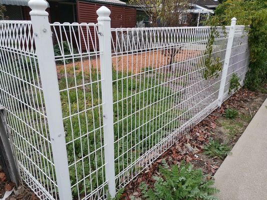 Qualität  Triangle Black Steel Bending Roll Top Fence Hot Dipped Galvanized Fabrik