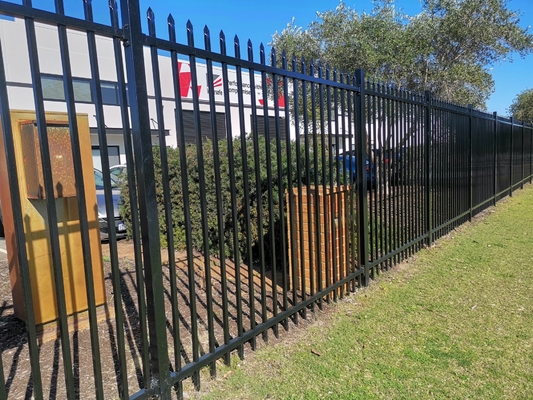 Schwarzes Pulver beschichtet Tubulare Eisenzaun Festmetall Horizontale Designs für den Garten