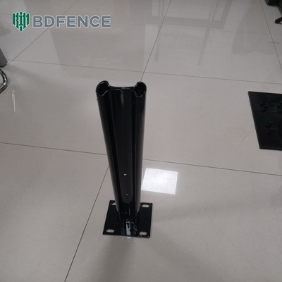 Dekoratives Hauptmetall im Freien 3D, das gebogenen Zaun-Panel Welded Rigid-Draht V Mesh Garden Fence verbiegt