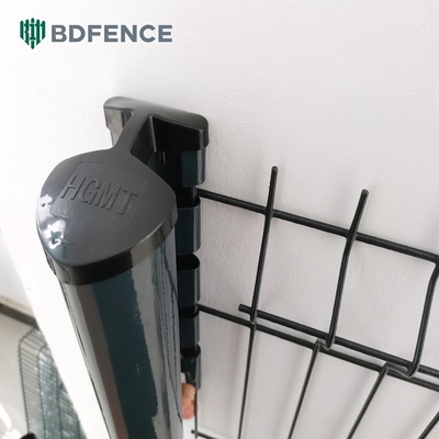 Dekoratives Hauptmetall im Freien 3D, das gebogenen Zaun-Panel Welded Rigid-Draht V Mesh Garden Fence verbiegt