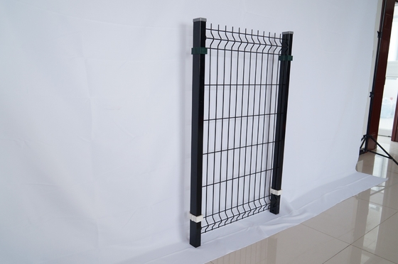 Garten PVC Beschichtet V Biegen 3D gekrümmter geschweißter Drahtgitter Zaun Außen Metal 3D Zaun Panel mit Pfirsichform Post