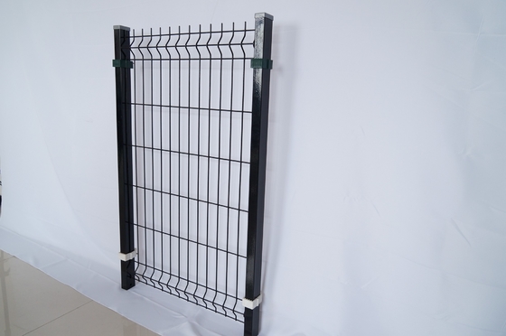 Gekrümmte geschweißte Mesh Biegen Sicherheitszaun Panel Dreieck Biegen Zaun 3D Zaun für den Garten
