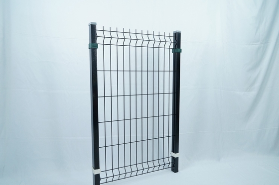 Garten PVC Beschichtet V Biegen 3D gekrümmter geschweißter Drahtgitter Zaun Außen Metal 3D Zaun Panel mit Pfirsichform Post