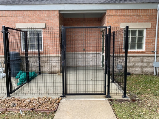 Gekrümmte geschweißte Mesh Biegen Sicherheitszaun Panel Dreieck Biegen Zaun 3D Zaun für den Garten