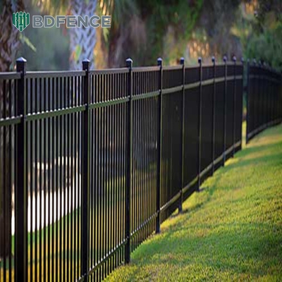 Schwarzpulver beschichtet Kleine Villa / Hof Grenze Außenplatten Aluminium Dekorationsmetall Gartenzaun