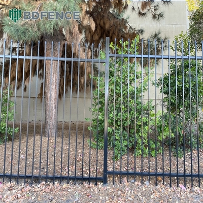 Modernes Ziergarten geschweißte Rohrstange Oberfläche Schmiede Eisen Stahl Pfeilerzaun Panel 40 * 40mm und 45 * 45mm Schienengröße
