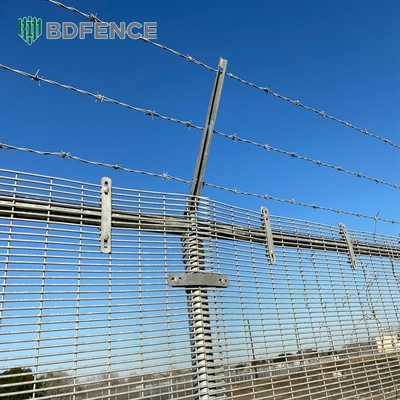 Galvanisierter Clearvu Hochsicherheit 358 Anti-Kletterzaun Kunststoffbeschichtet Metall Gefängnisnetz Clear Vu View Zaun Kein Klettern