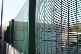 Galvanisiertes geschweißtes Pulver beschichtetes Drahtnetz Außenzaun Sicherheitszaun 358 Anti-Klettern Zaun Panel