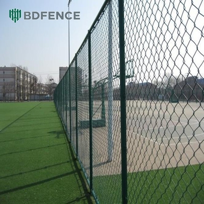 Tennisplatz Galvanisierter Kettenverbindungszaun Rollenzaun Zyklon Draht Diamantnetz Schwarz PVC Beschichtet 6ft 8ft Mesh Öffnung 50*50mm