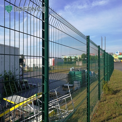 Einfache Installation Garten Sicherheitsumfang kundenspezifisch 3D gekrümmter Eisendrahtgitter Zaun Pfirsichform Post Zaun