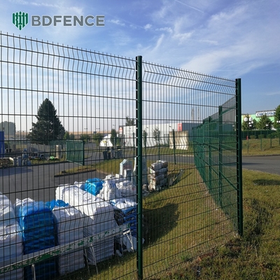 Einfache Installation Garten Sicherheitsumfang kundenspezifisch 3D gekrümmter Eisendrahtgitter Zaun Pfirsichform Post Zaun