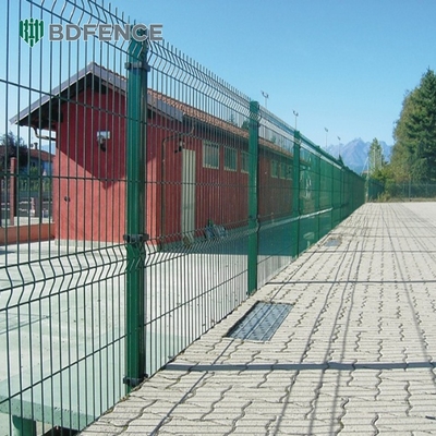 Sicherheitsschutzanlagen mit geschweißtem 3D-Gitter