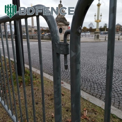 Individuell angepasste 1.1*2.2m temporäre Zäune leicht zu montieren tragbare Metall-Stahlbarrikade / Straßenverkehr