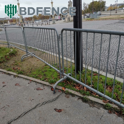 Individuell angepasste 1.1*2.2m temporäre Zäune leicht zu montieren tragbare Metall-Stahlbarrikade / Straßenverkehr
