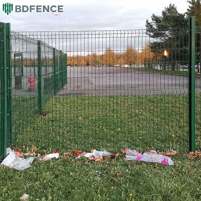 Einfach zu montieren 3D-Gekrümmtes Metall Eisenplatte Umfang Sicherheitszaun V-Gitter geschweißt