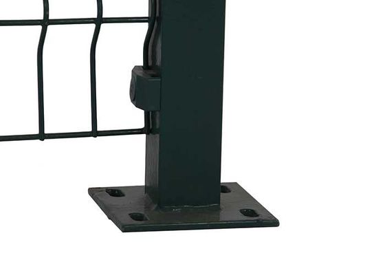 China Farbenfrohe 3D-Hausdekoration Schwarz geschwungenes geschweißtes Drahtgitter Gartenzaun Sicherheit Galvanisiertes PVC-beschichtetes Gitterzaun Cl