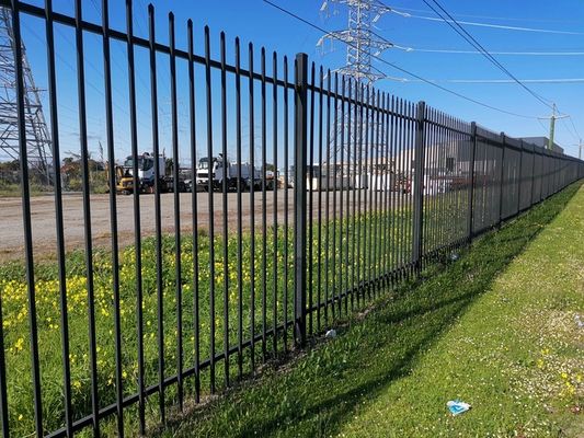 Hochfeste Eisenrahmen Palisade Tubular Zaun Sicherheitszaun Panel Quadrat Loch Heißtauchen für Einfahrt Türen