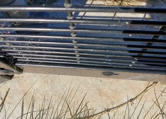 4.0mm PVC beschichtete die Flughafensicherheit, die 76.2*12.6mm Loch-Größen-Metall einzäunt