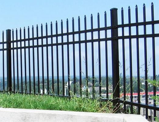 Hochfeste Eisenrahmen Palisade Tubular Zaun Sicherheitszaun Panel Quadrat Loch Heißtauchen für Einfahrt Türen