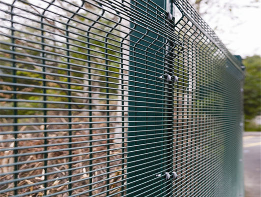 PVC, das Antiaufstiegs-Zaun geschweißte Masche ClearVu 358 beschichtet