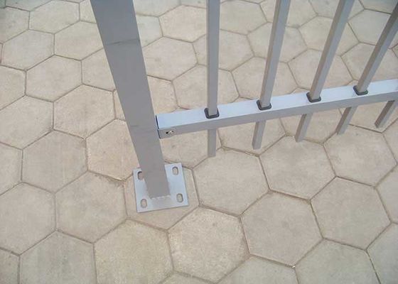Moderner schwarzer Garten Zink-Post quadratische Rohrplatten geschmiedet Eisen Stahl Zaun mit 7 Fuß Breite