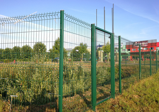 Posten des 8ft Höhen-elektrischen Schweißens-V Mesh Security Fencing With Multiple